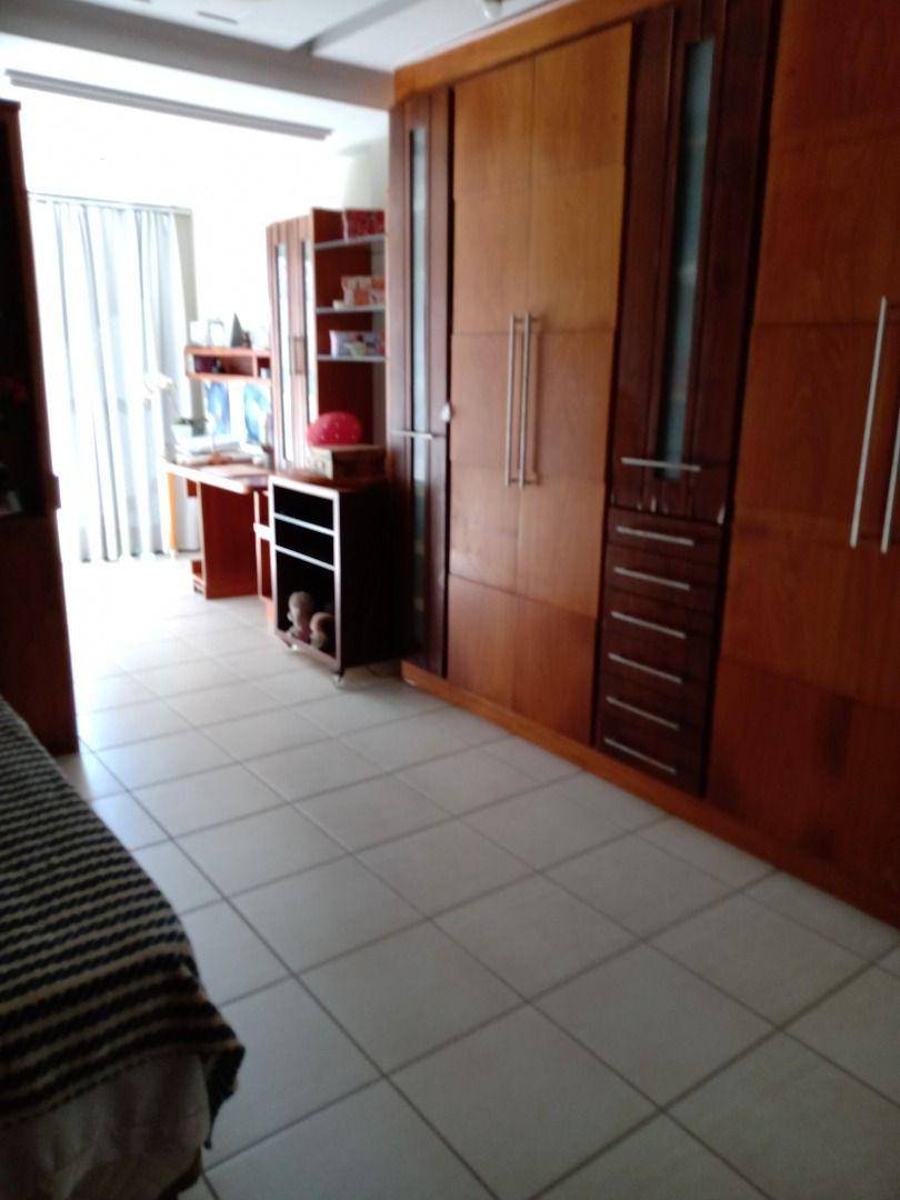 Apartamento à venda com 3 quartos, 200m² - Foto 2