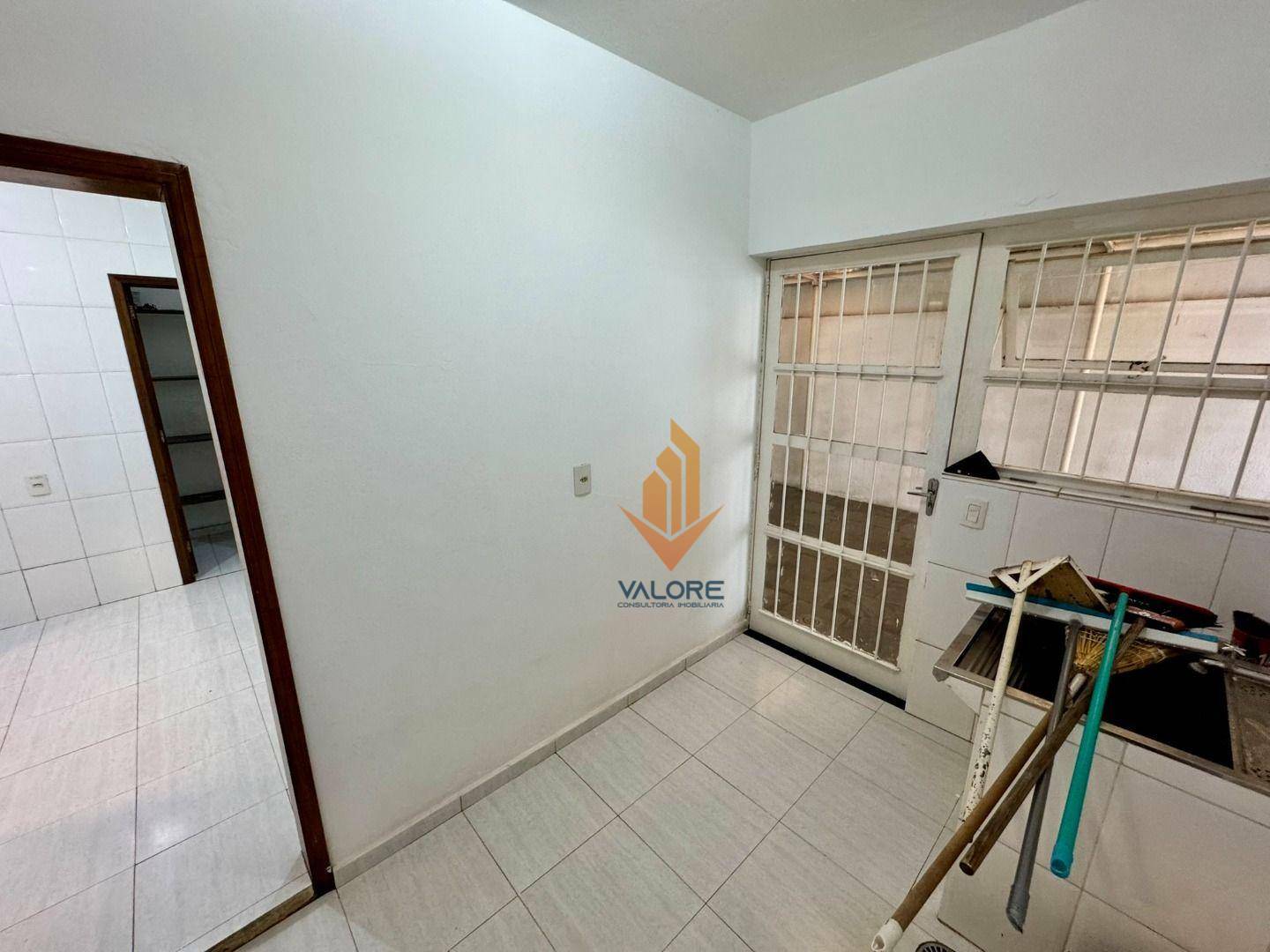 Casa à venda com 4 quartos, 300m² - Foto 20