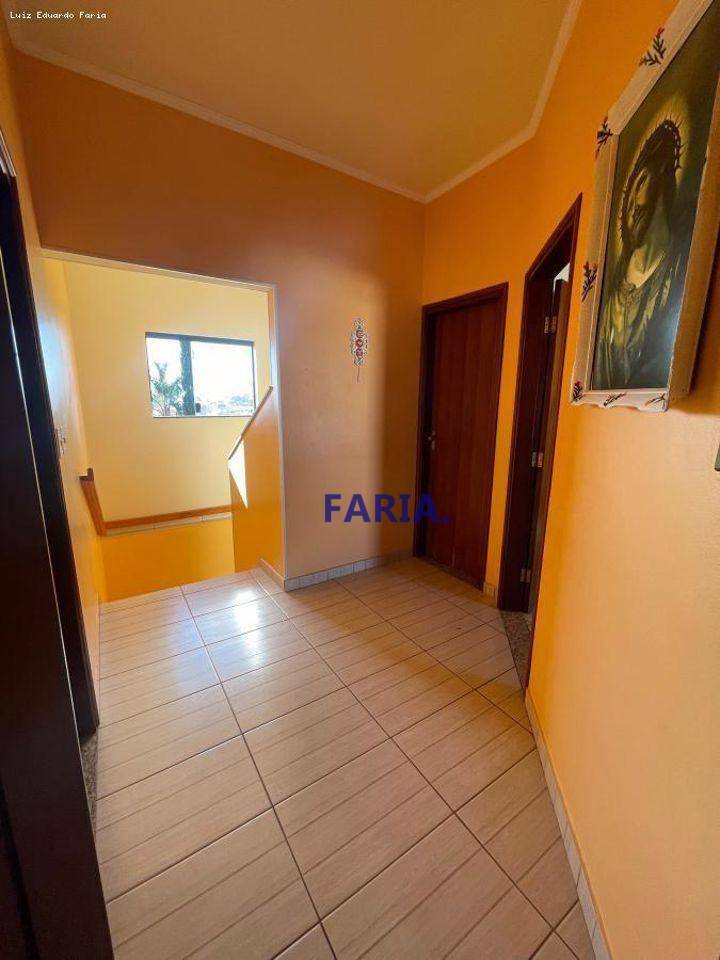 Casa à venda com 4 quartos, 200m² - Foto 13