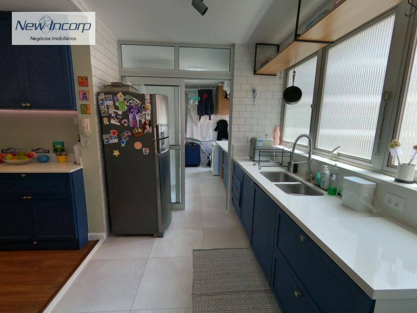 Apartamento à venda com 3 quartos, 150m² - Foto 2