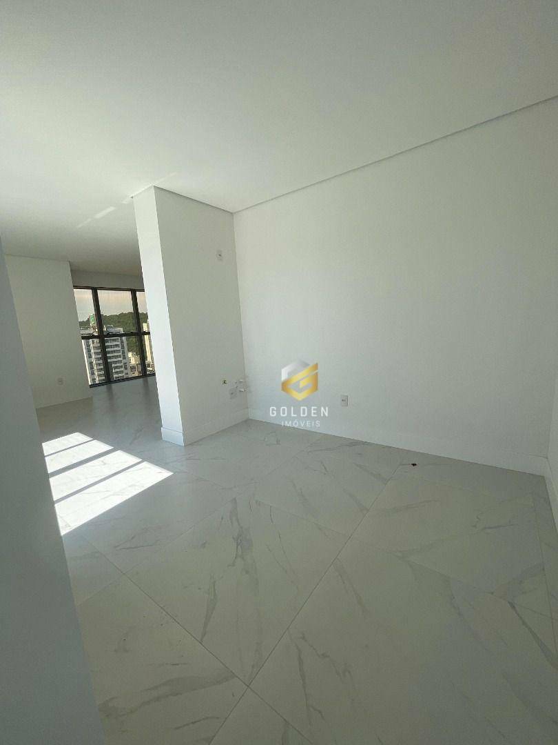 Apartamento à venda com 5 quartos, 321m² - Foto 4