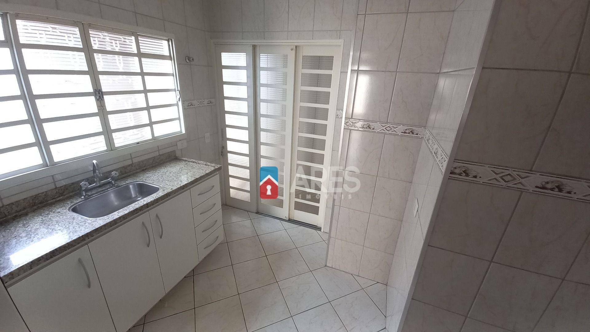 Casa à venda com 2 quartos, 69m² - Foto 7