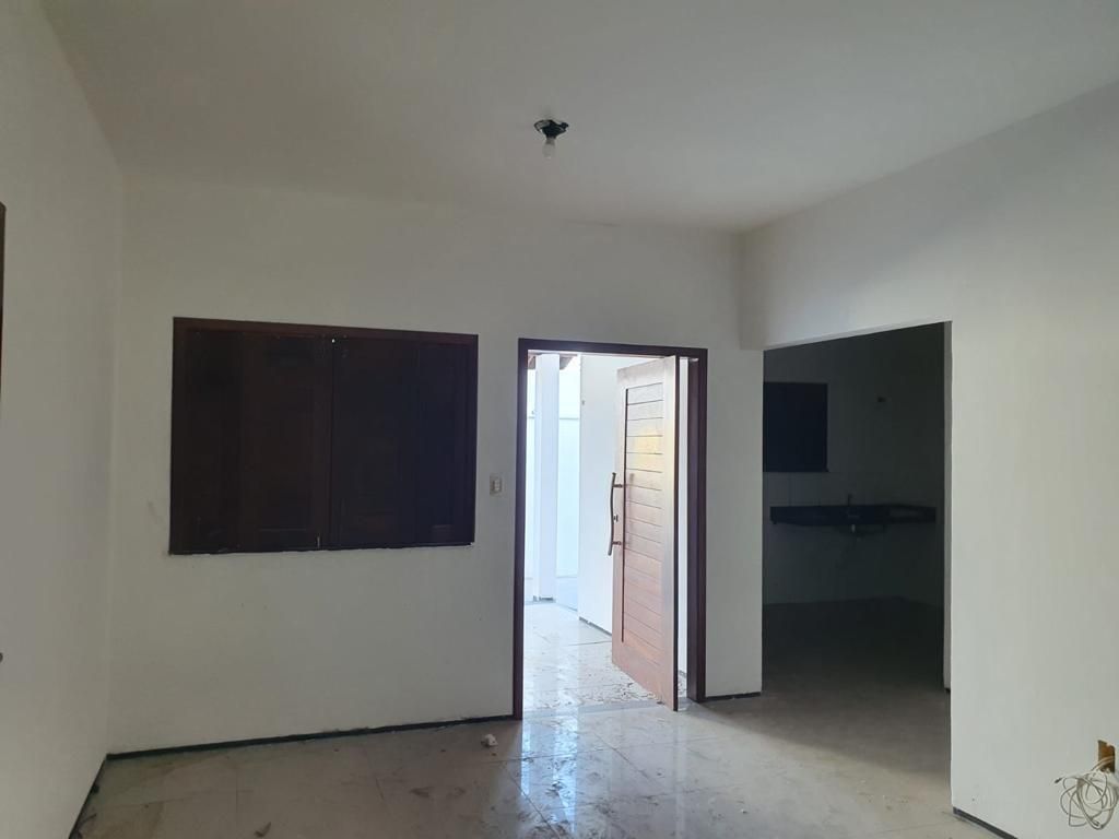 Casa à venda com 3 quartos, 100m² - Foto 3