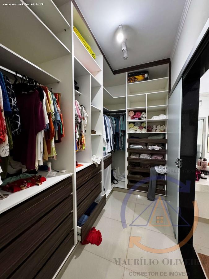 Casa à venda com 3 quartos, 259m² - Foto 15
