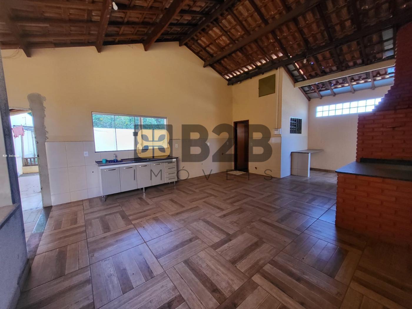 Casa à venda com 3 quartos, 191m² - Foto 1