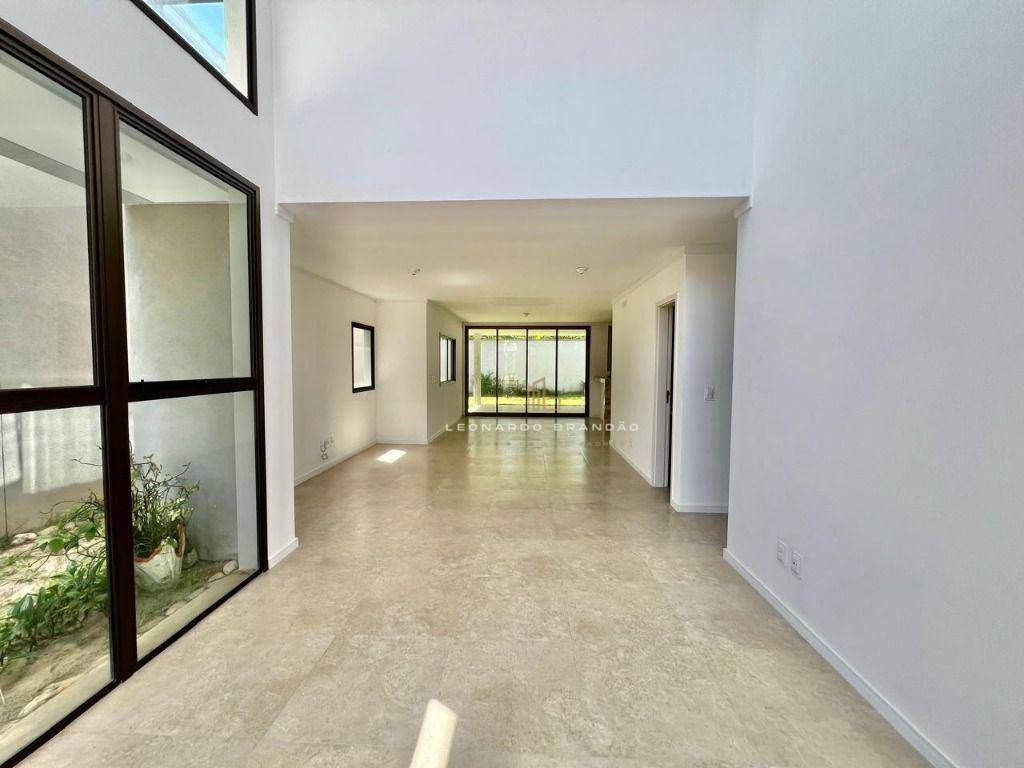 Casa de Condomínio à venda com 3 quartos, 236m² - Foto 3