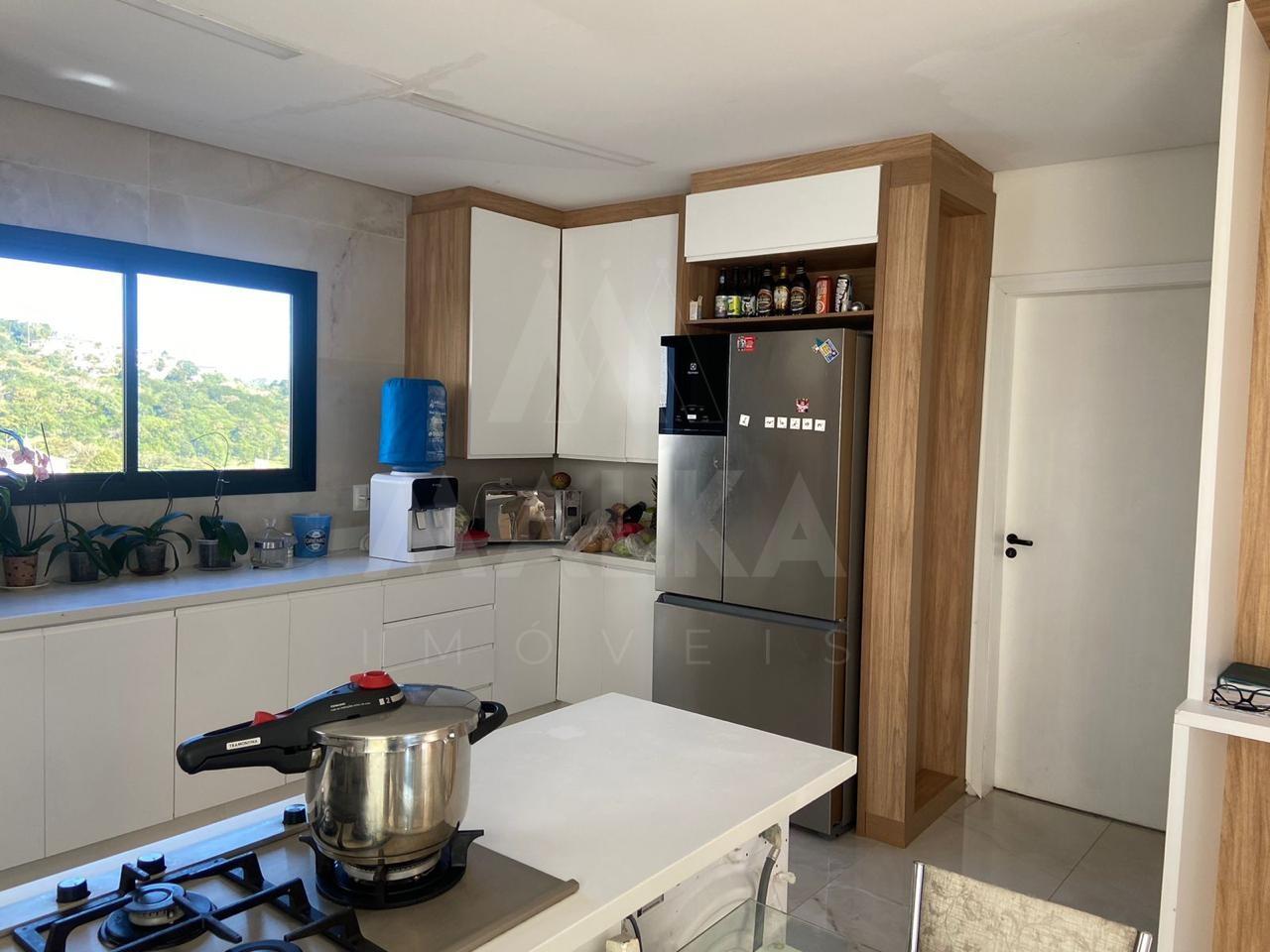 Casa para alugar com 4 quartos, 270m² - Foto 10