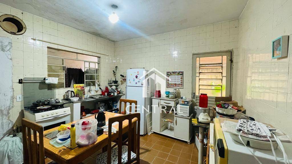 Sobrado à venda com 3 quartos, 189m² - Foto 2