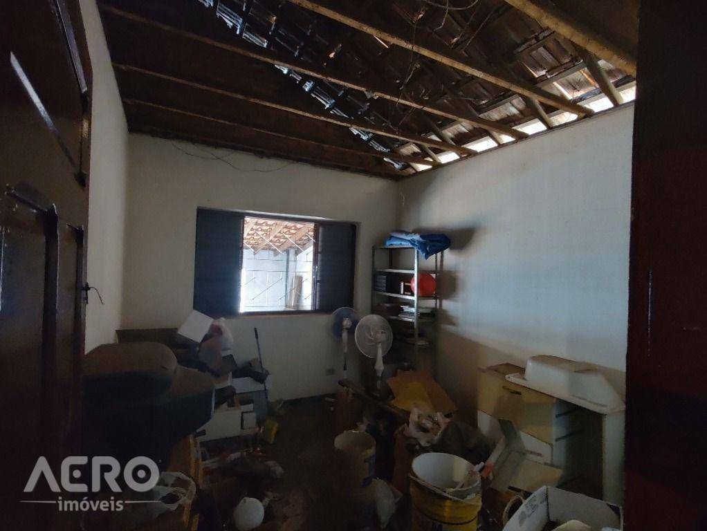 Casa à venda com 7 quartos, 390m² - Foto 36