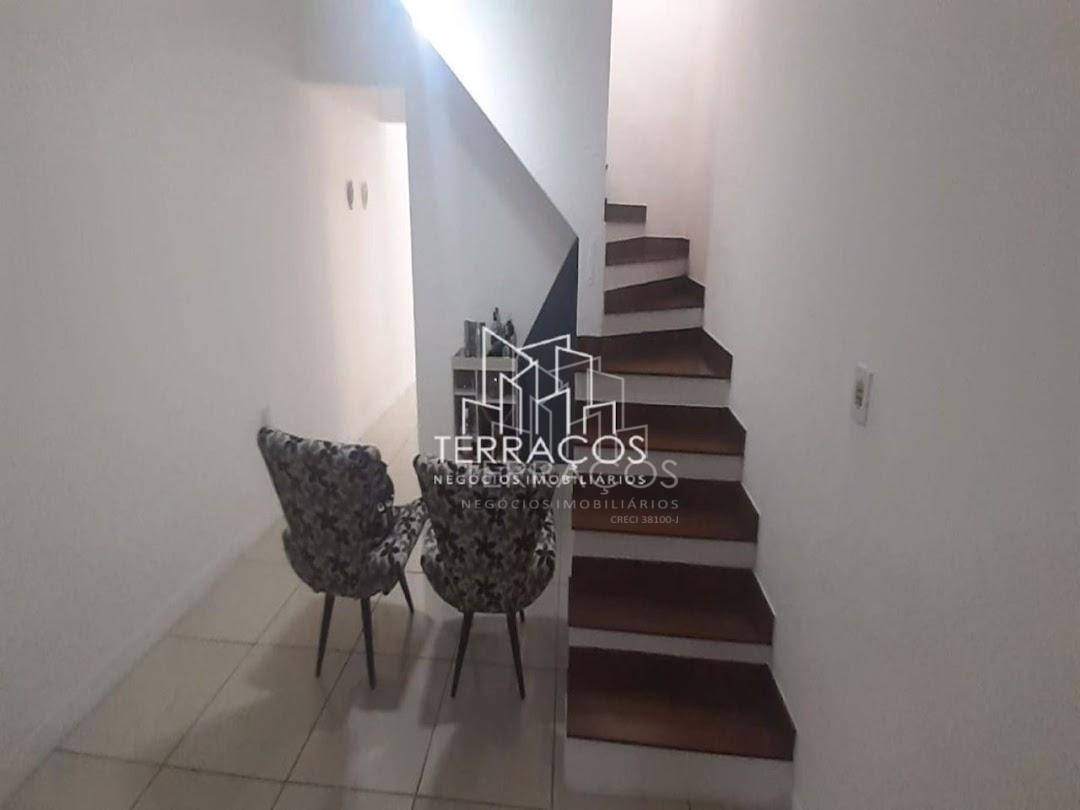 Casa à venda com 3 quartos, 220m² - Foto 2