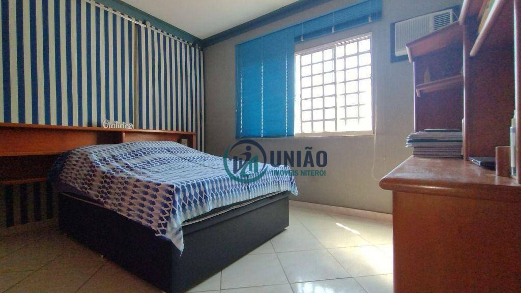 Casa à venda com 3 quartos, 339m² - Foto 12