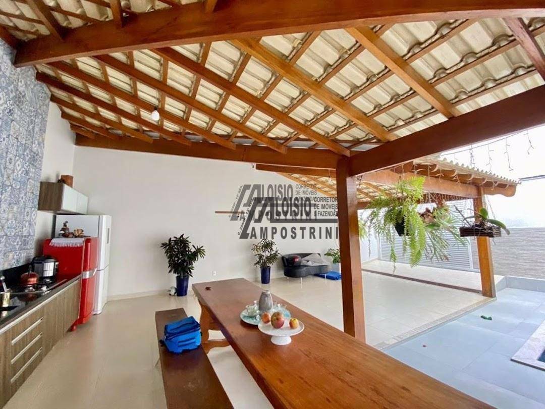 Casa à venda com 3 quartos, 200m² - Foto 4