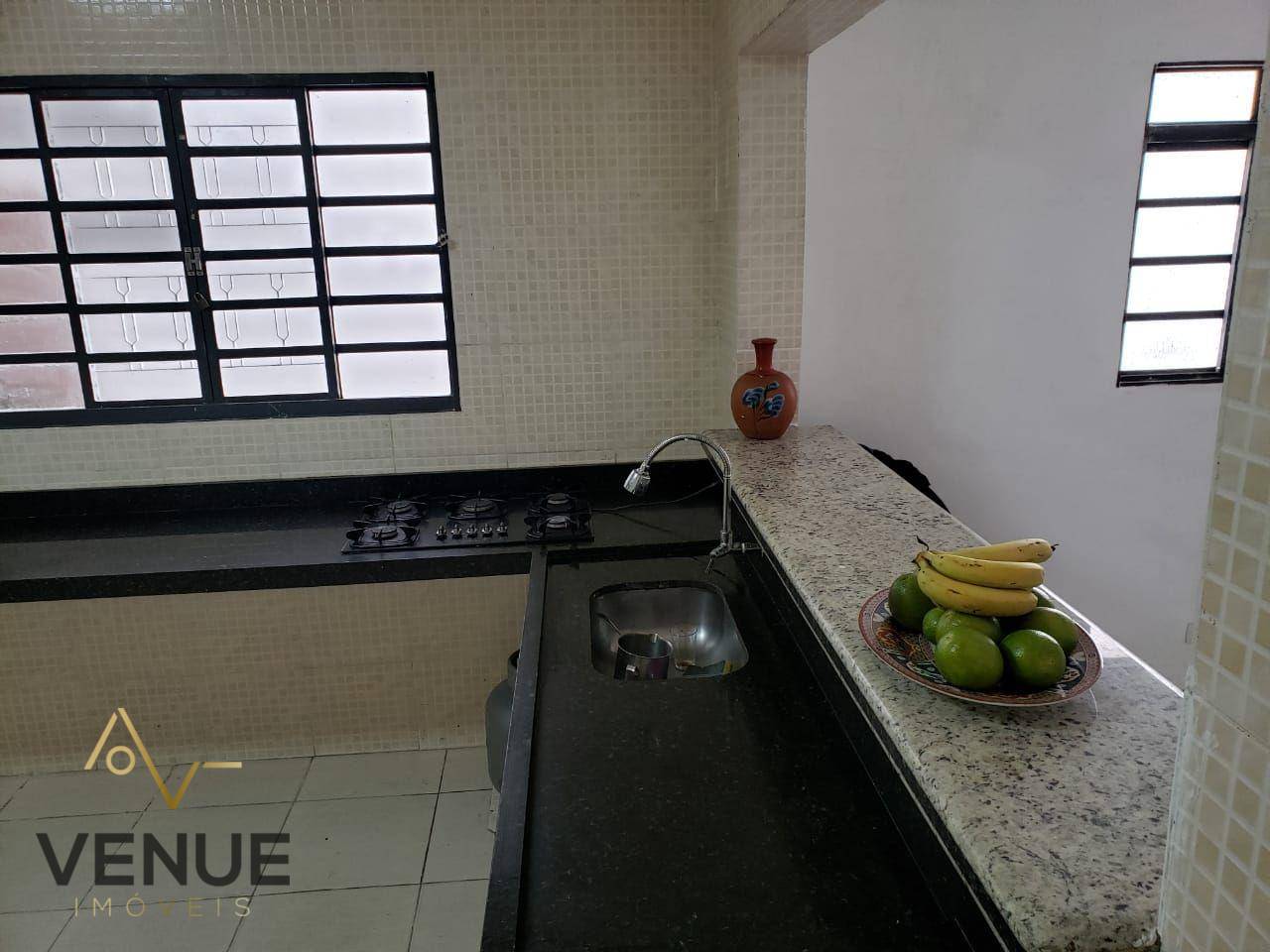 Sobrado à venda com 5 quartos, 220m² - Foto 3