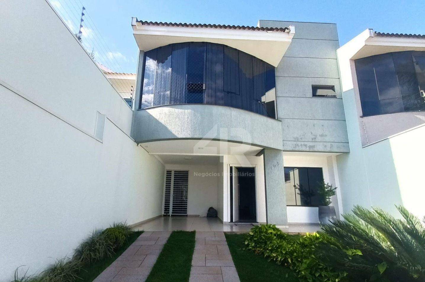 Sobrado à venda com 3 quartos, 150m² - Foto 1