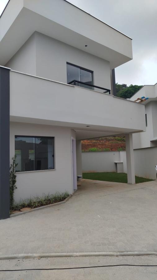 Casa à venda com 3 quartos, 88m² - Foto 1