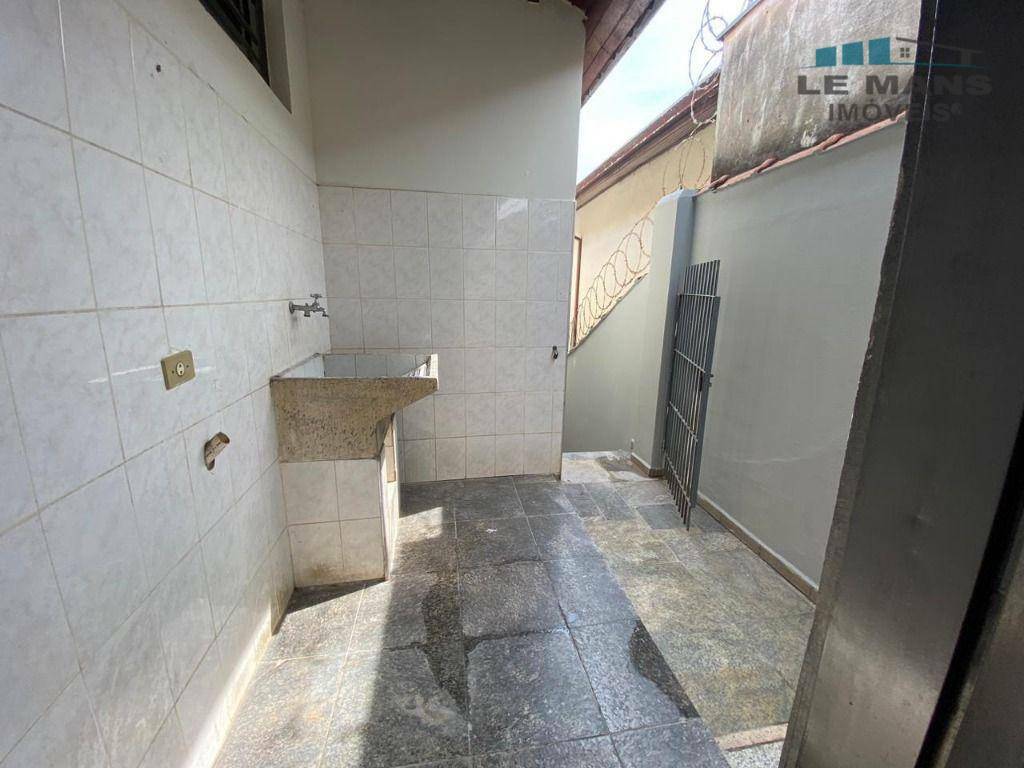 Casa para alugar com 2 quartos, 80m² - Foto 5