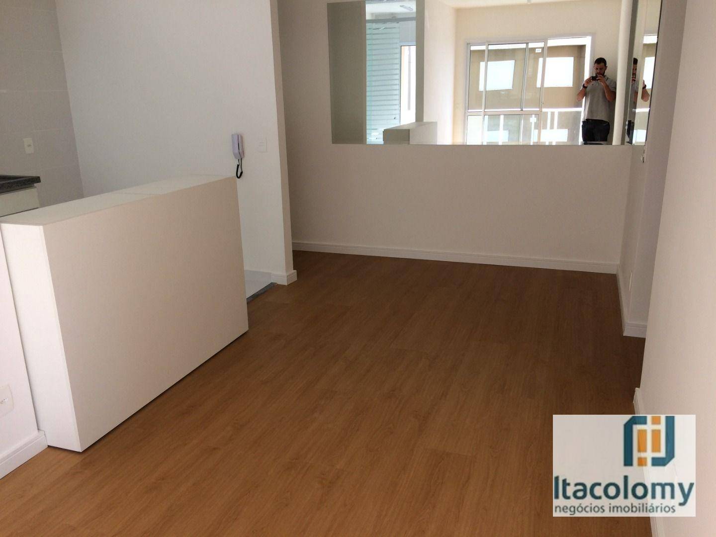 Apartamento à venda com 2 quartos, 62m² - Foto 2