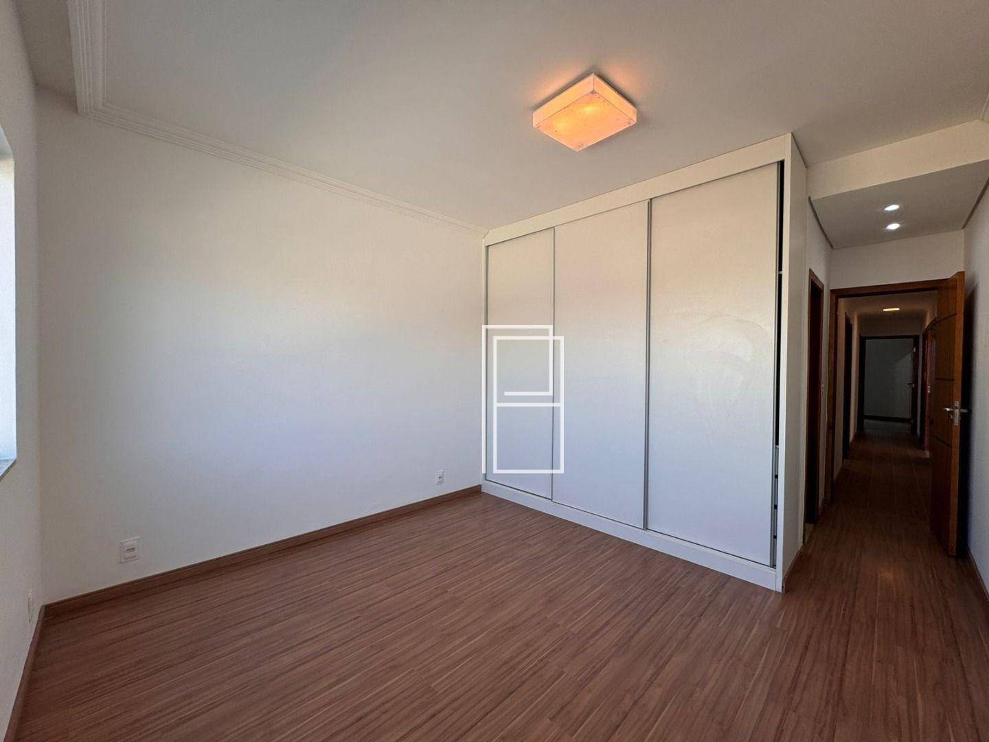 Casa à venda com 4 quartos, 230m² - Foto 15