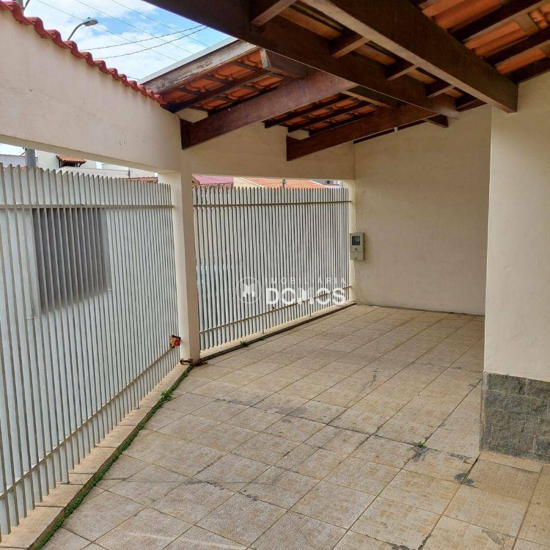 Casa à venda com 4 quartos, 180m² - Foto 4