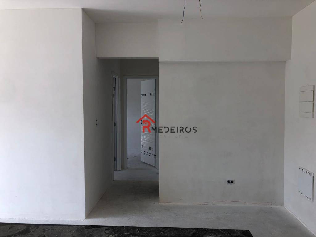 Apartamento à venda com 2 quartos, 70m² - Foto 3