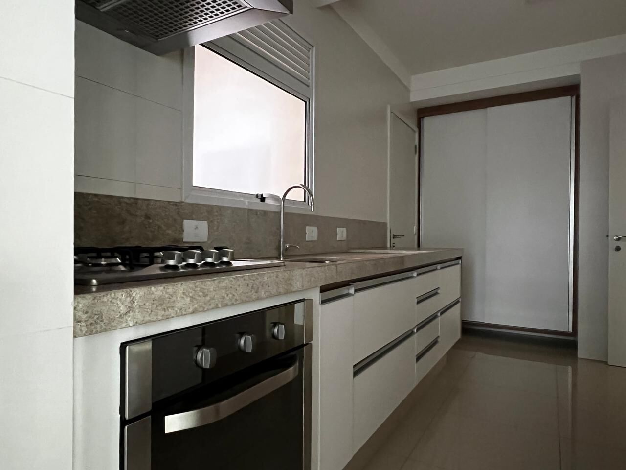 Apartamento à venda com 3 quartos, 125m² - Foto 1