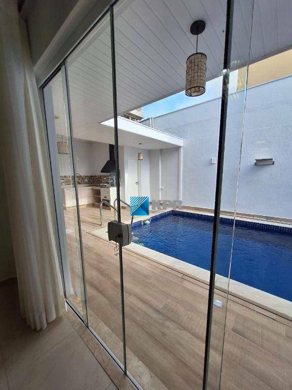 Casa de Condomínio para alugar com 4 quartos, 245m² - Foto 13