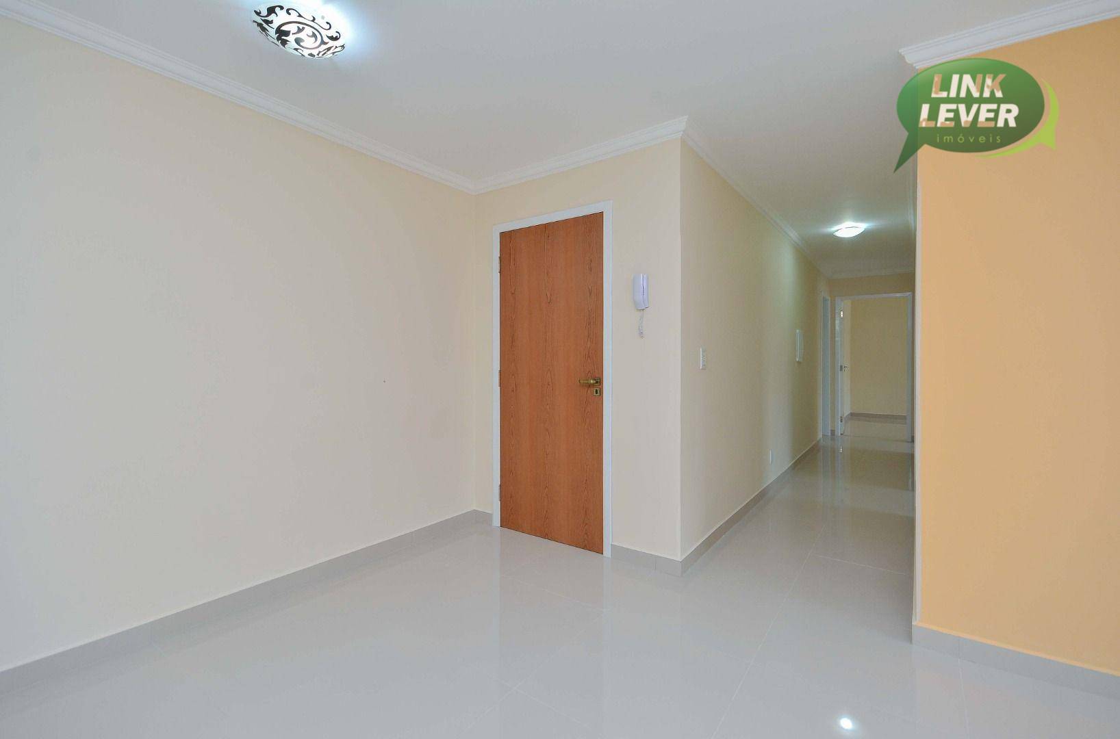 Apartamento para alugar com 3 quartos, 95m² - Foto 2