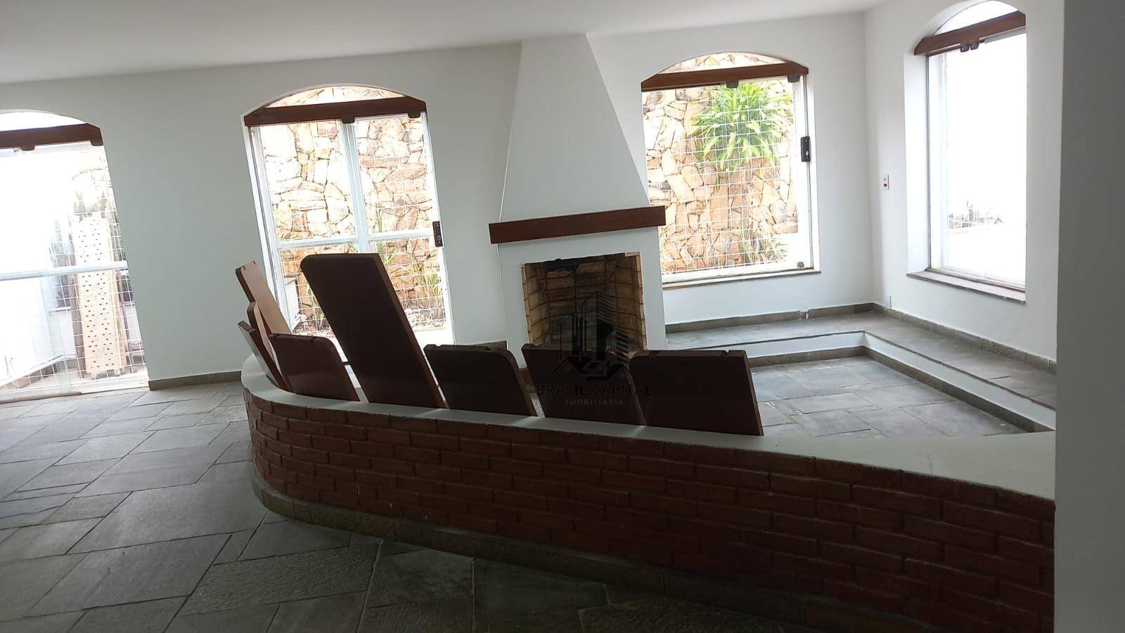 Casa à venda e aluguel com 3 quartos, 250m² - Foto 1