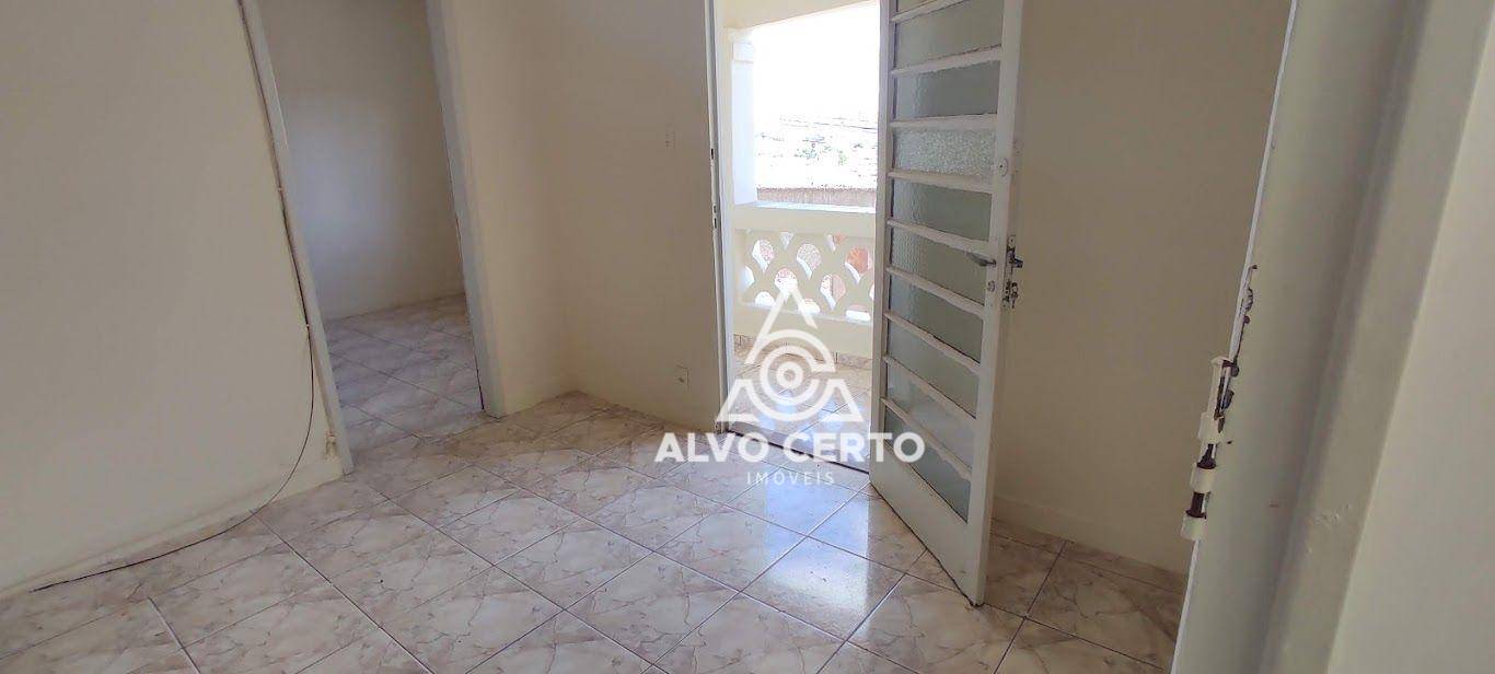 Casa para alugar com 2 quartos, 100m² - Foto 1