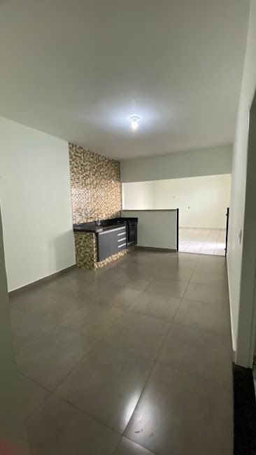 Casa para alugar com 2 quartos, 140m² - Foto 4