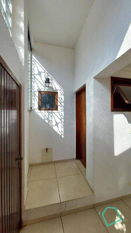 Casa de Condomínio para alugar com 2 quartos, 171m² - Foto 13