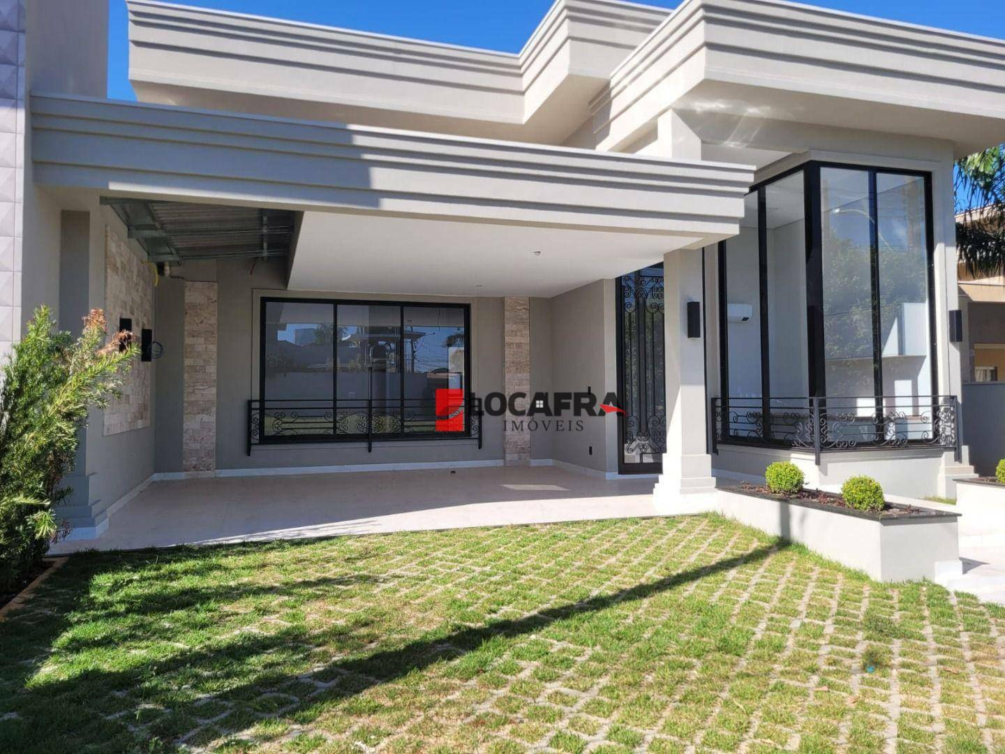 Casa à venda com 3 quartos, 236m² - Foto 1