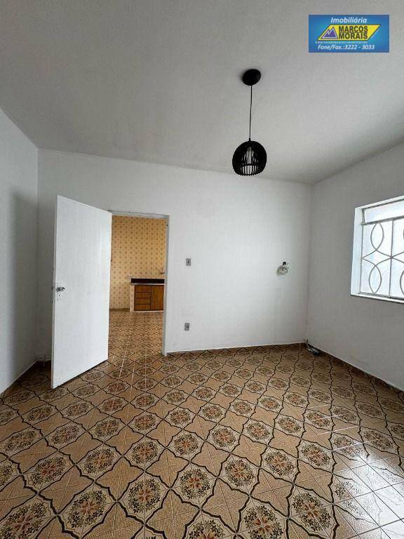 Casa para alugar com 2 quartos, 170m² - Foto 17