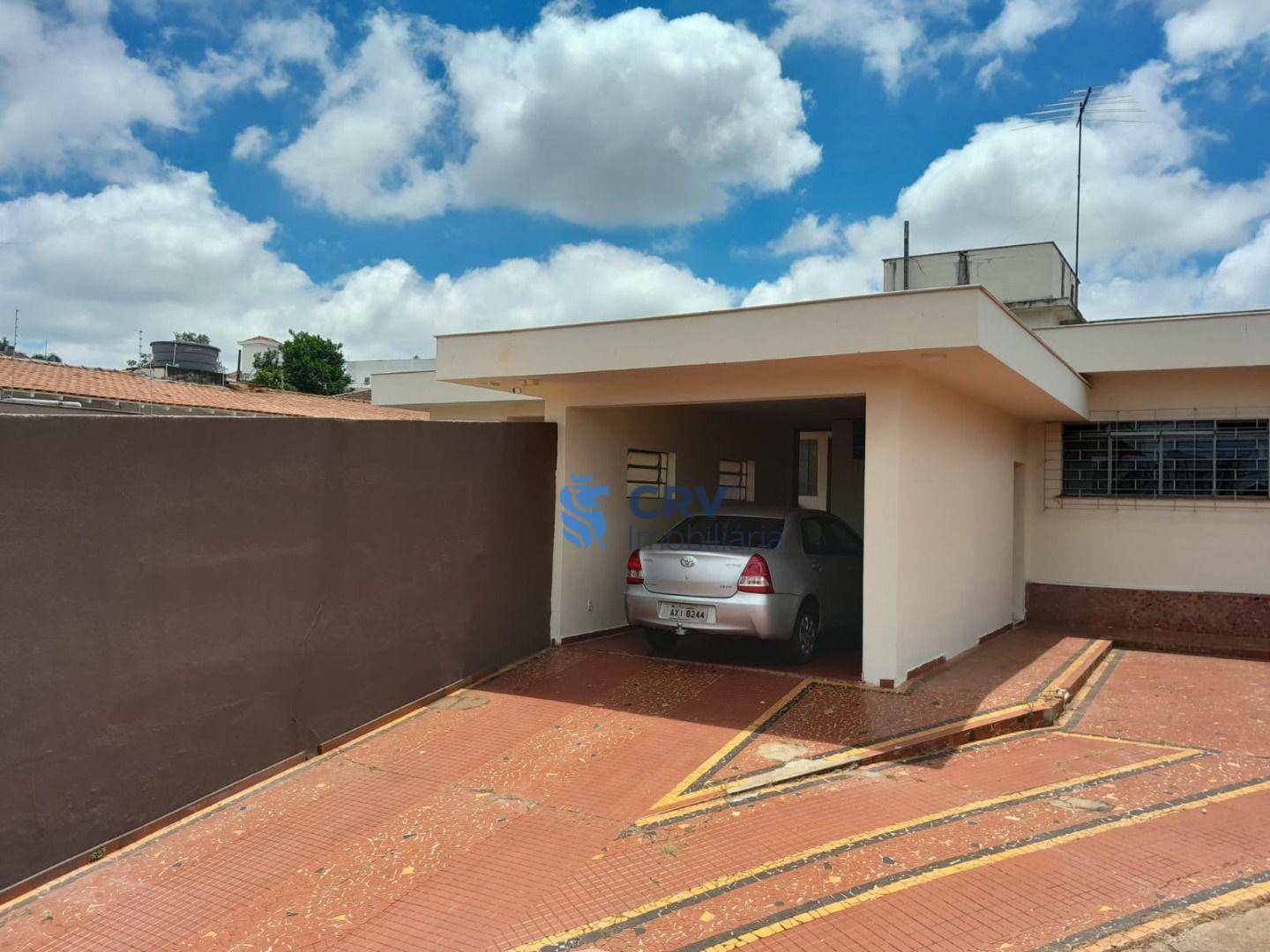 Casa para alugar com 6 quartos, 300m² - Foto 18