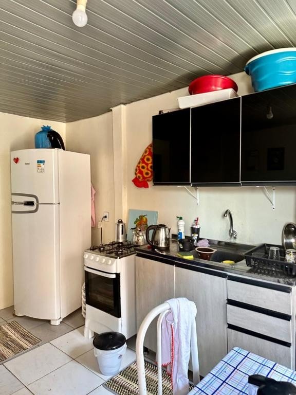 Casa à venda com 3 quartos, 78m² - Foto 4