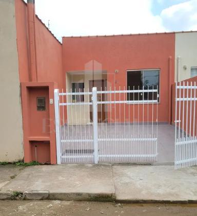 Casa à venda com 2 quartos, 100m² - Foto 1