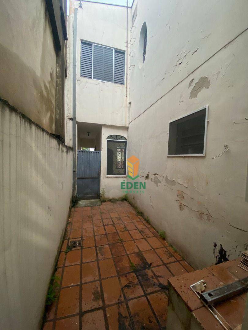 Casa para alugar com 4 quartos, 270m² - Foto 16