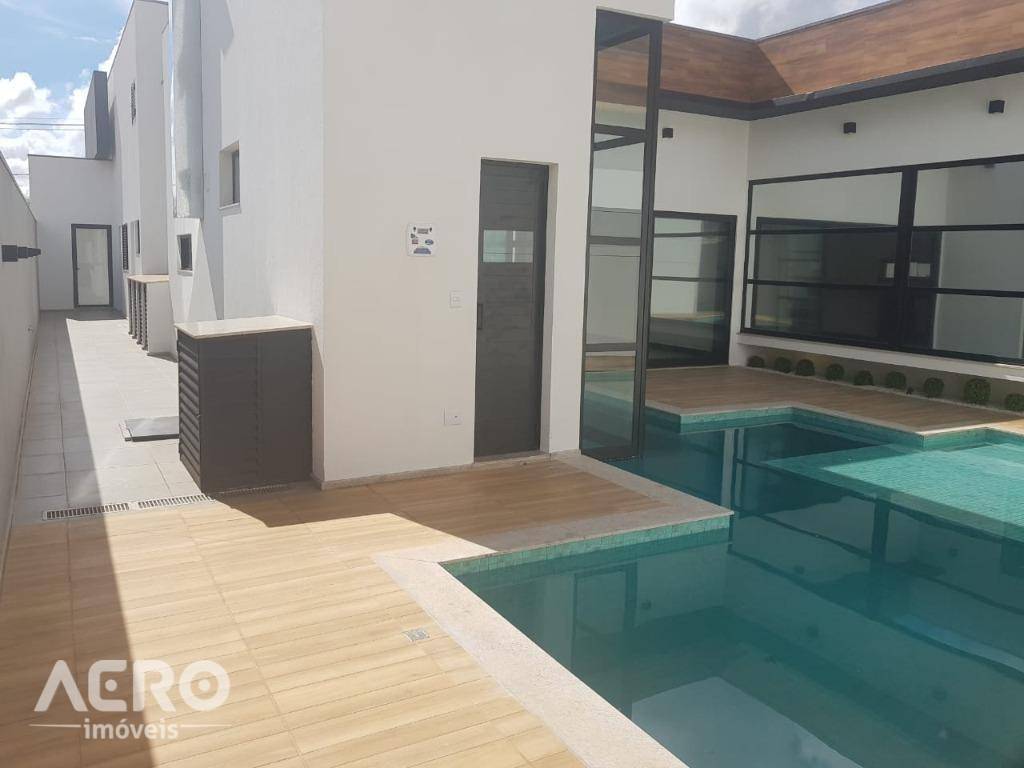 Casa de Condomínio à venda com 4 quartos, 400m² - Foto 2