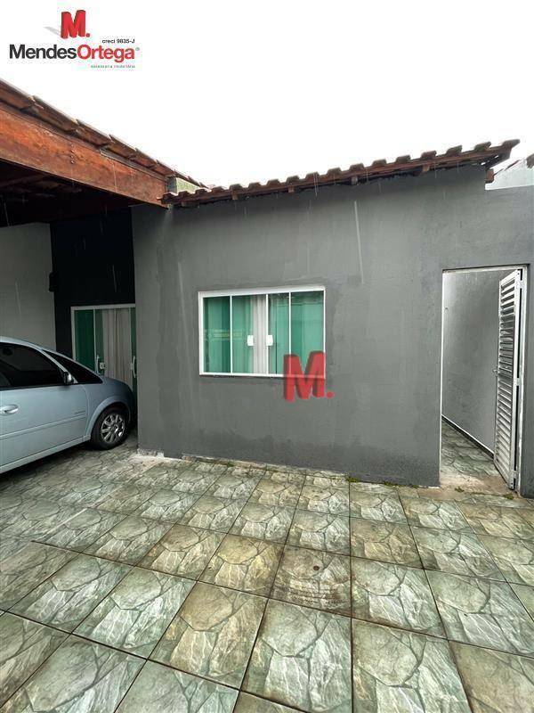 Casa à venda com 2 quartos, 80m² - Foto 1