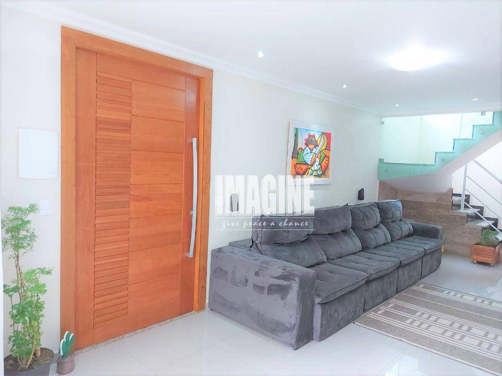 Sobrado à venda com 3 quartos, 247m² - Foto 1