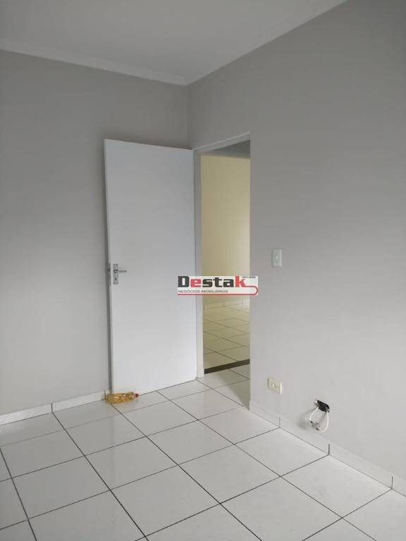 Apartamento à venda com 2 quartos, 67m² - Foto 2