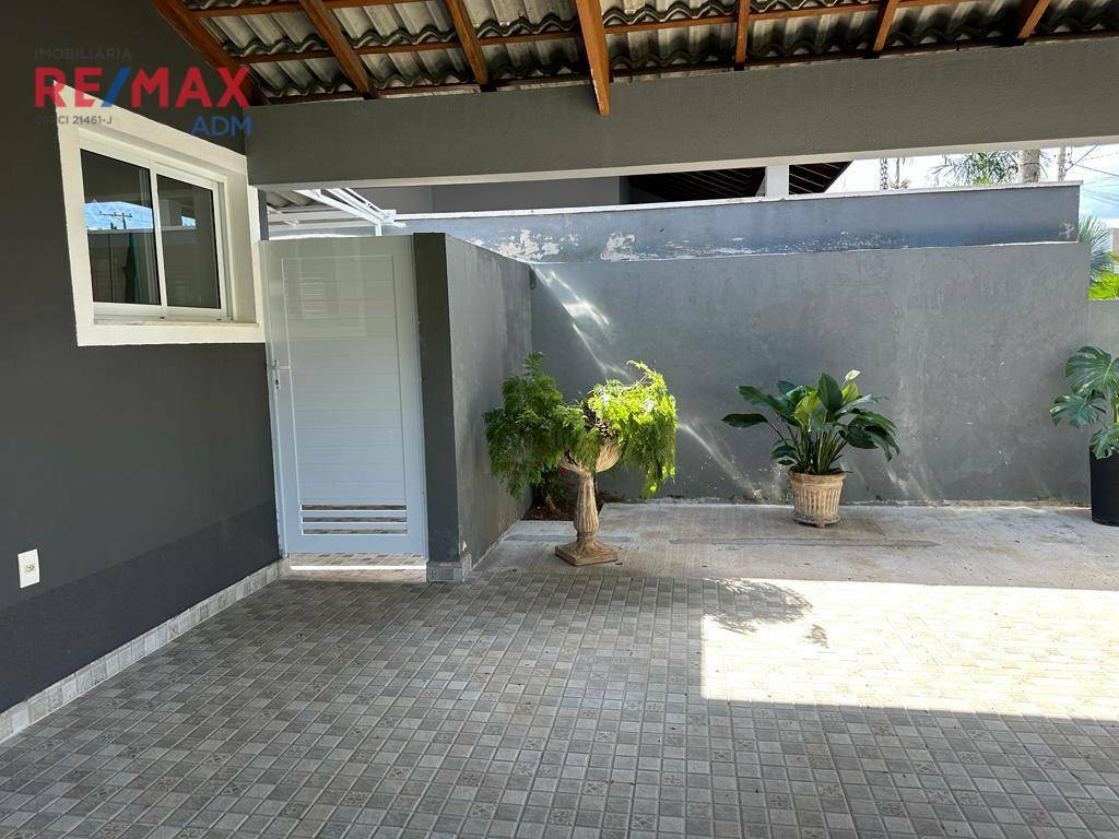 Casa de Condomínio para alugar com 4 quartos, 277m² - Foto 2