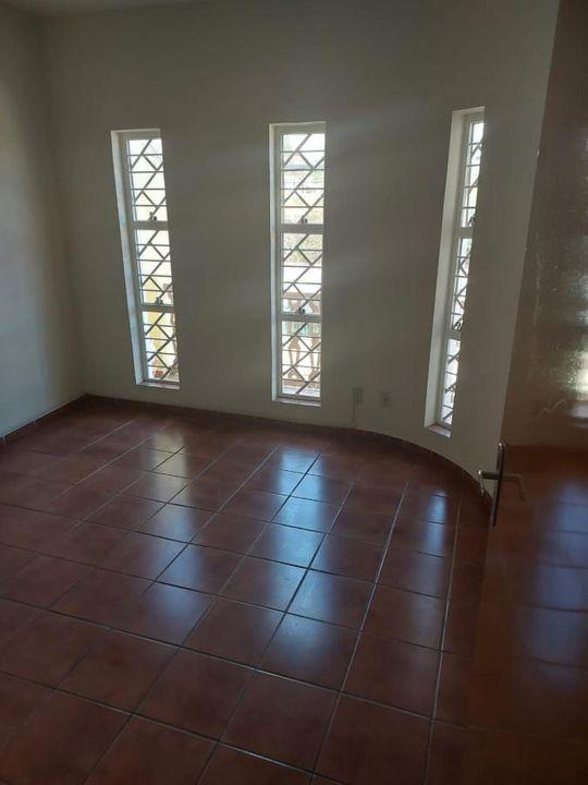 Casa à venda com 4 quartos, 220m² - Foto 1