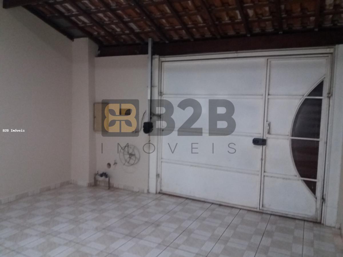 Casa à venda com 2 quartos, 100m² - Foto 2