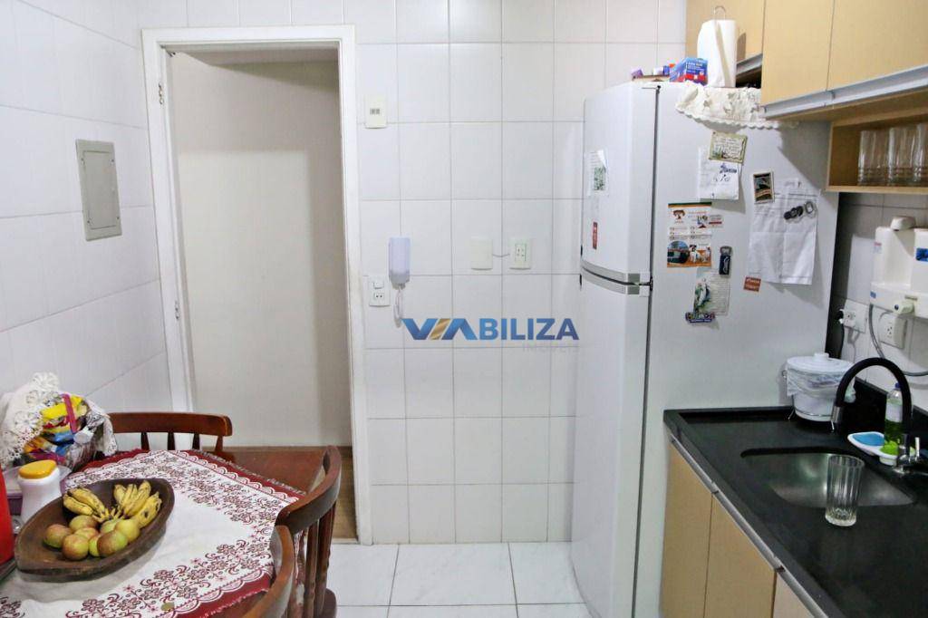 Apartamento à venda com 3 quartos, 65m² - Foto 2