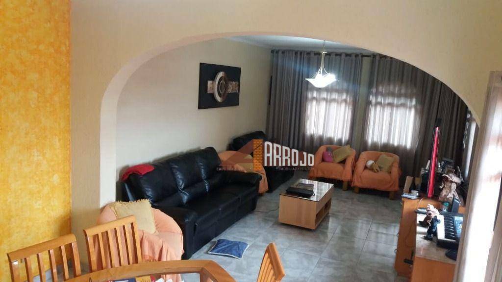 Sobrado à venda com 3 quartos, 211m² - Foto 1