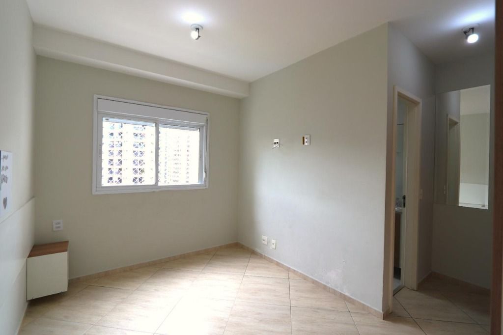 Apartamento à venda com 2 quartos, 70m² - Foto 3