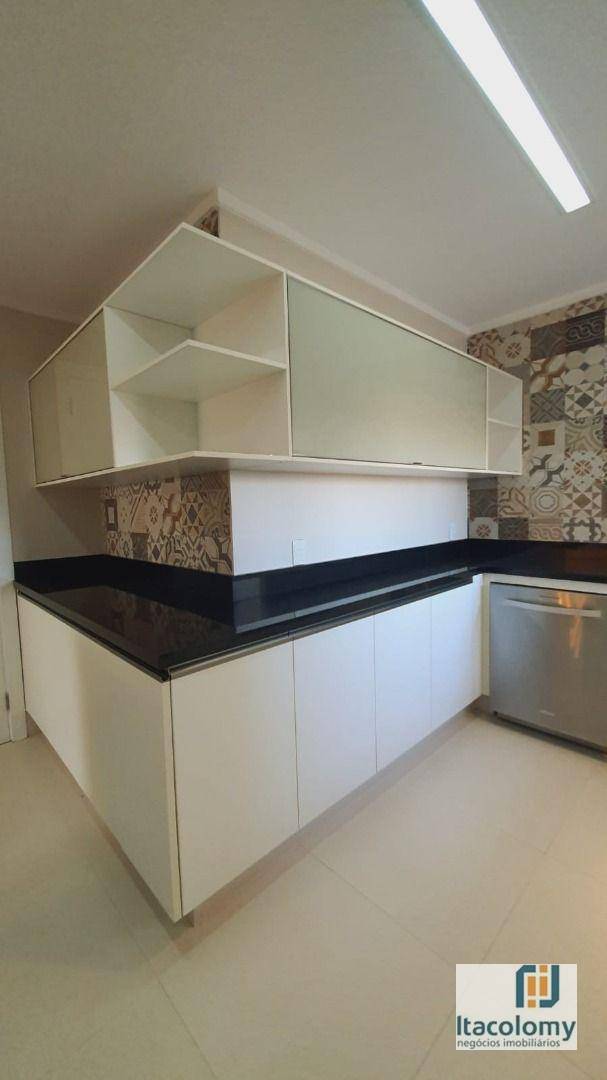 Apartamento para alugar com 3 quartos, 243m² - Foto 13