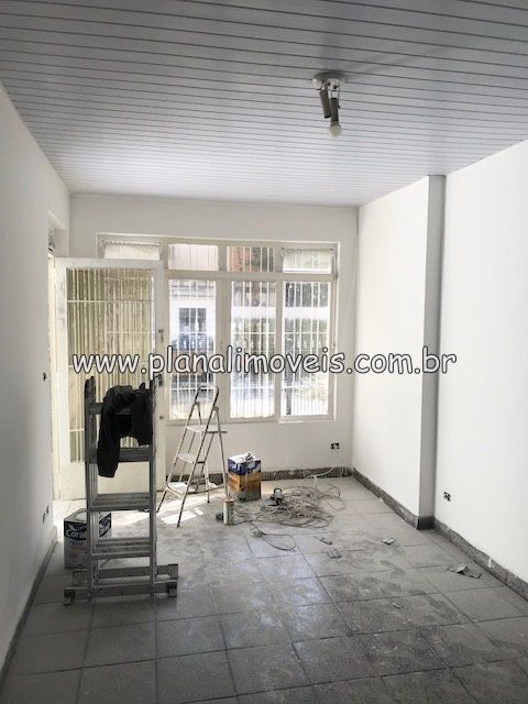 Casa à venda com 6 quartos, 250m² - Foto 1