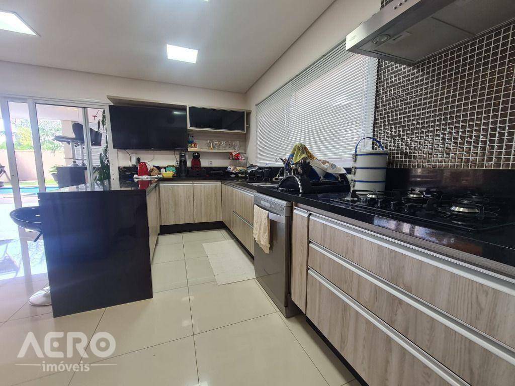 Casa de Condomínio à venda com 4 quartos, 408m² - Foto 32